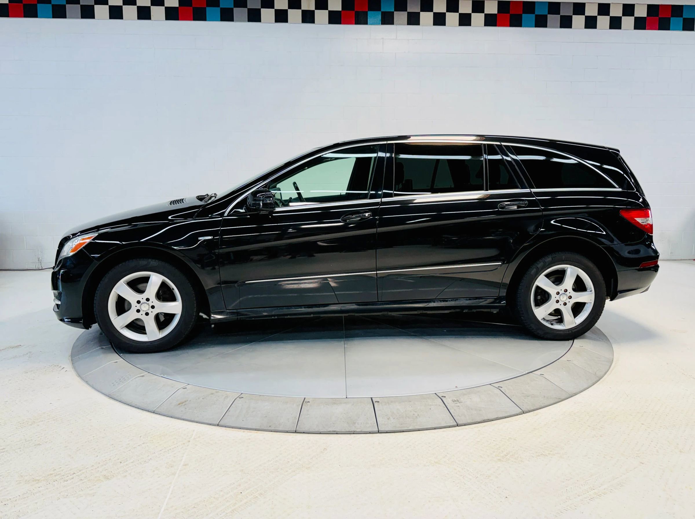 Used 2012 Mercedes-Benz R 350 4MATIC image 24