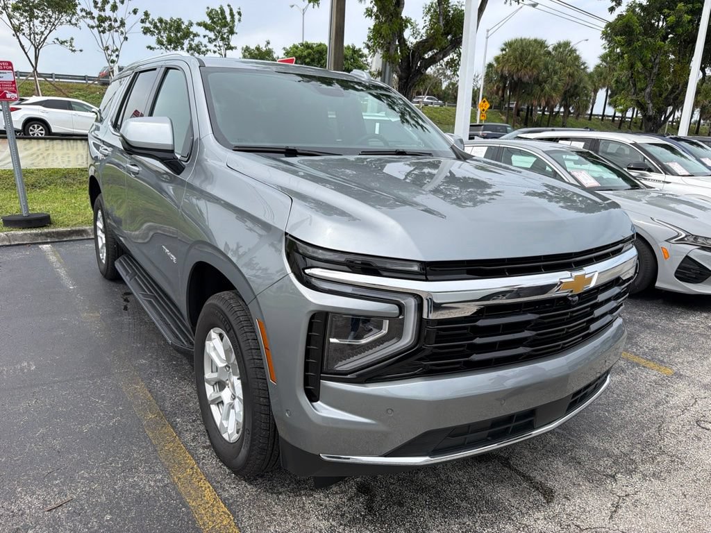 Used 2025 Chevrolet Tahoe LS RWD image 2
