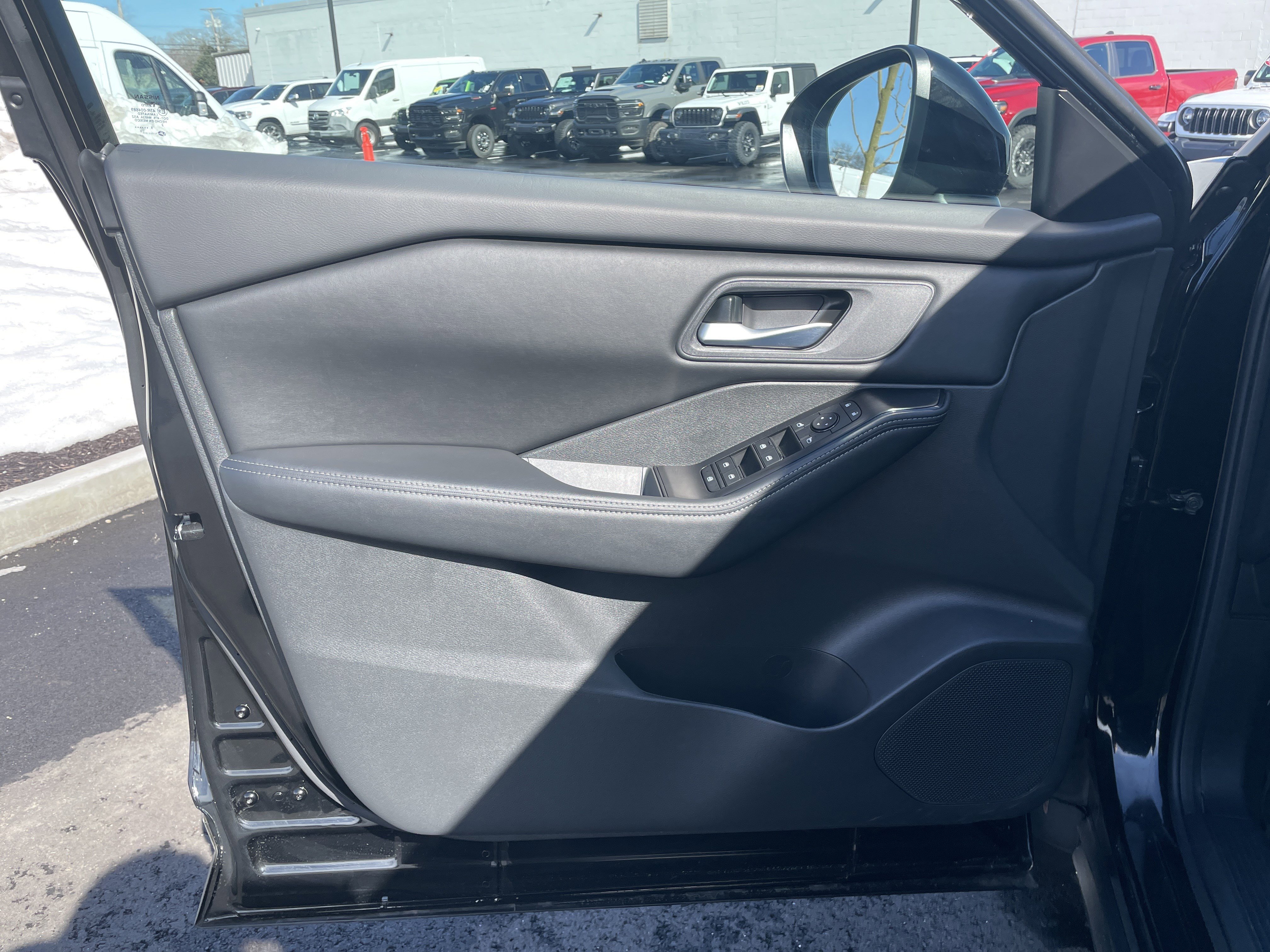 Used 2026 Nissan Rogue SV image 34