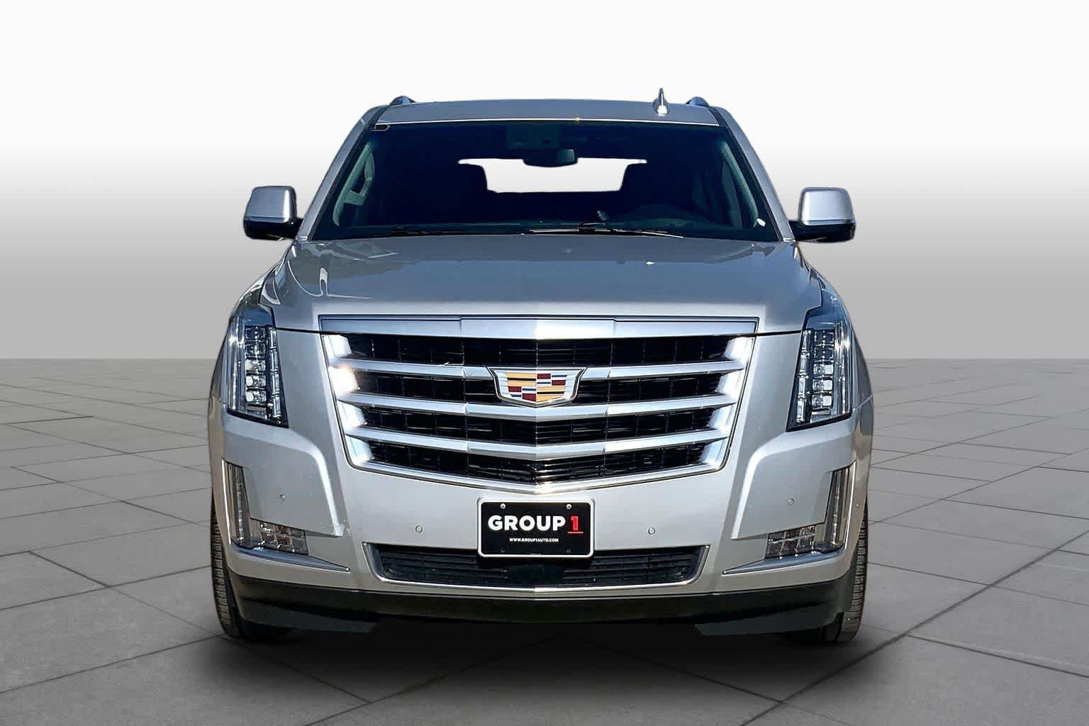 Used 2020 Cadillac Escalade Premium Luxury RWD image 4