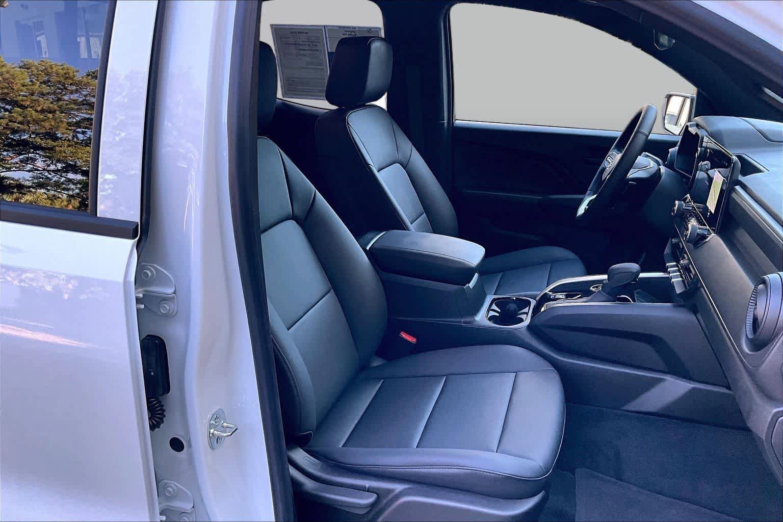 Used 2025 Chevrolet Colorado Trail Boss AWD/4WD image 9