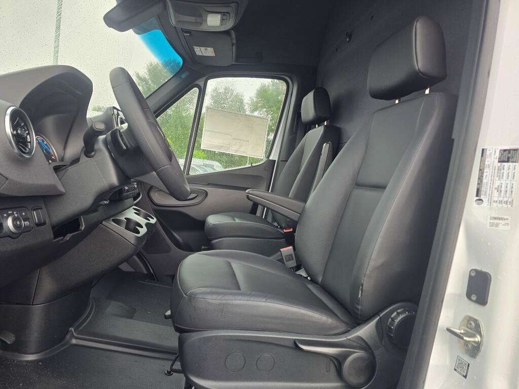New 2025 Mercedes-Benz eSprinter 170 Cargo image 12