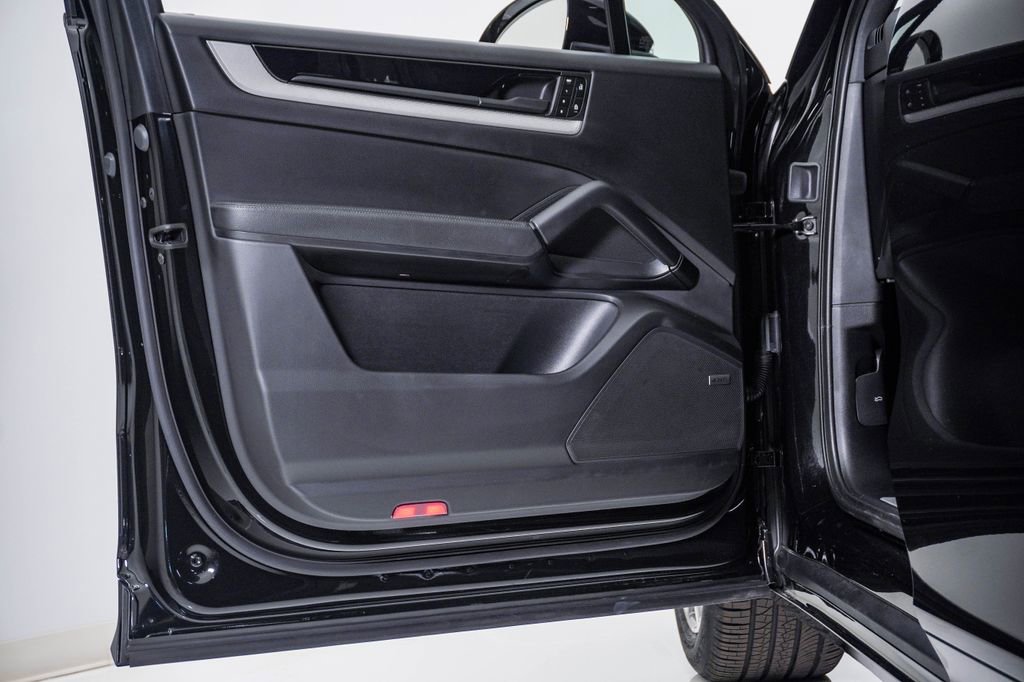 Certified 2025 Porsche Cayenne Coupe image 25