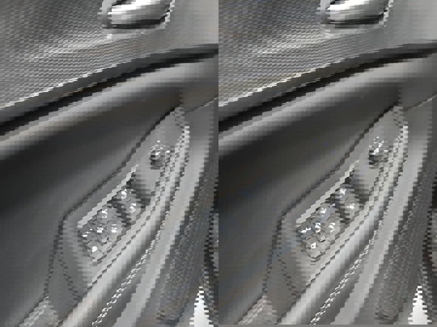 Used 2024 Jeep Grand Cherokee Altitude image 9