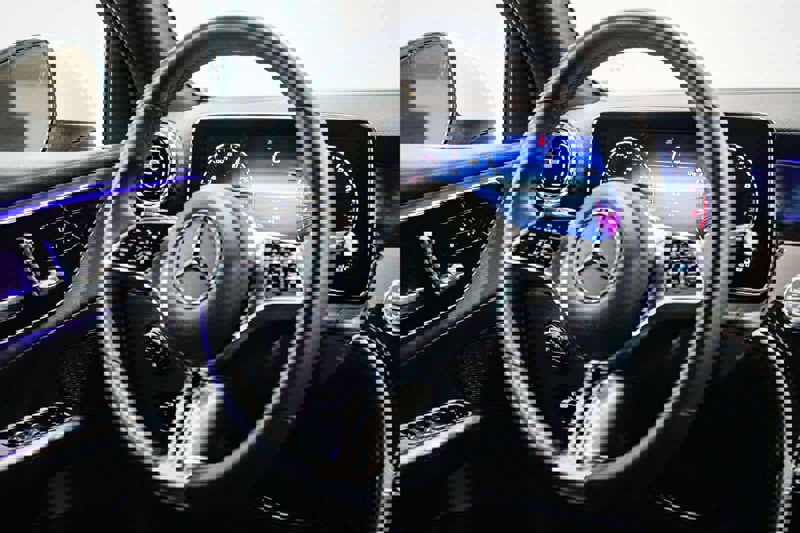 Used 2025 Mercedes-Benz GLC 300 image 14