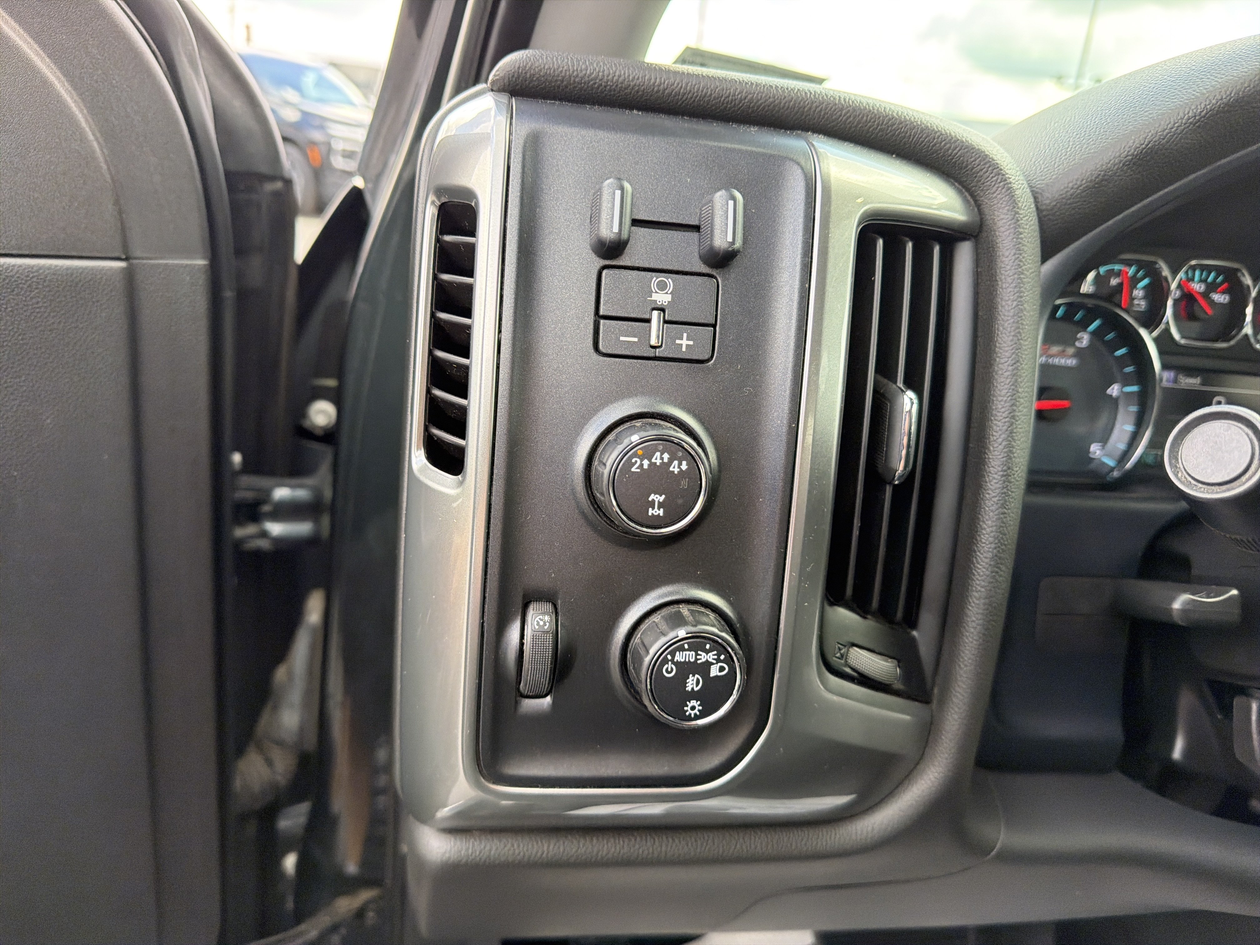 Used 2018 Chevrolet Silverado 2500 LT w/ LT Convenience Package AWD/4WD image 17