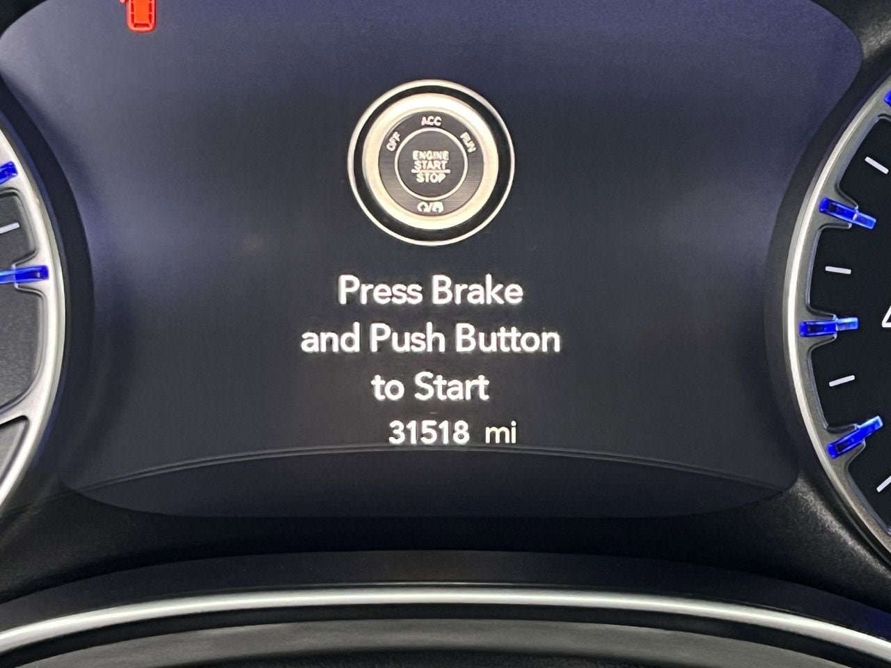 Used 2023 Chrysler Pacifica Limited w/ Uconnect Theater Family Group FWD image 6