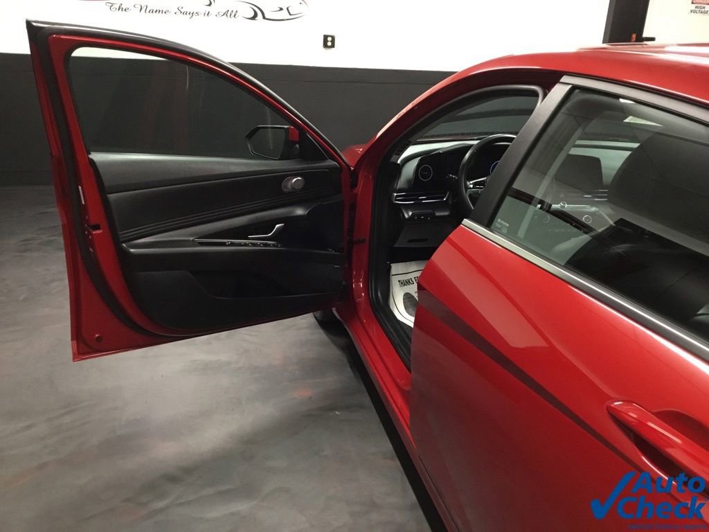 Used 2023 Hyundai Elantra Limited image 19