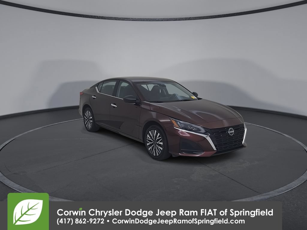 Used 2025 Nissan Altima 2.5 SV AWD/4WD image 3