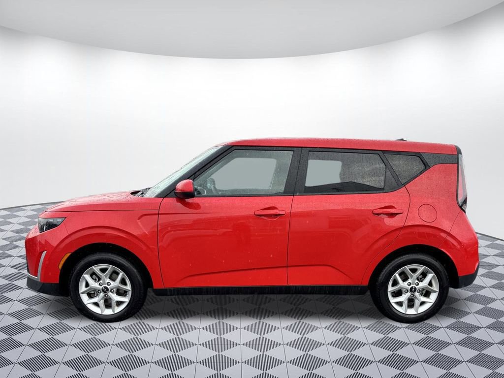 Used 2024 Kia Soul LX w/ Option Group 015 FWD image 4