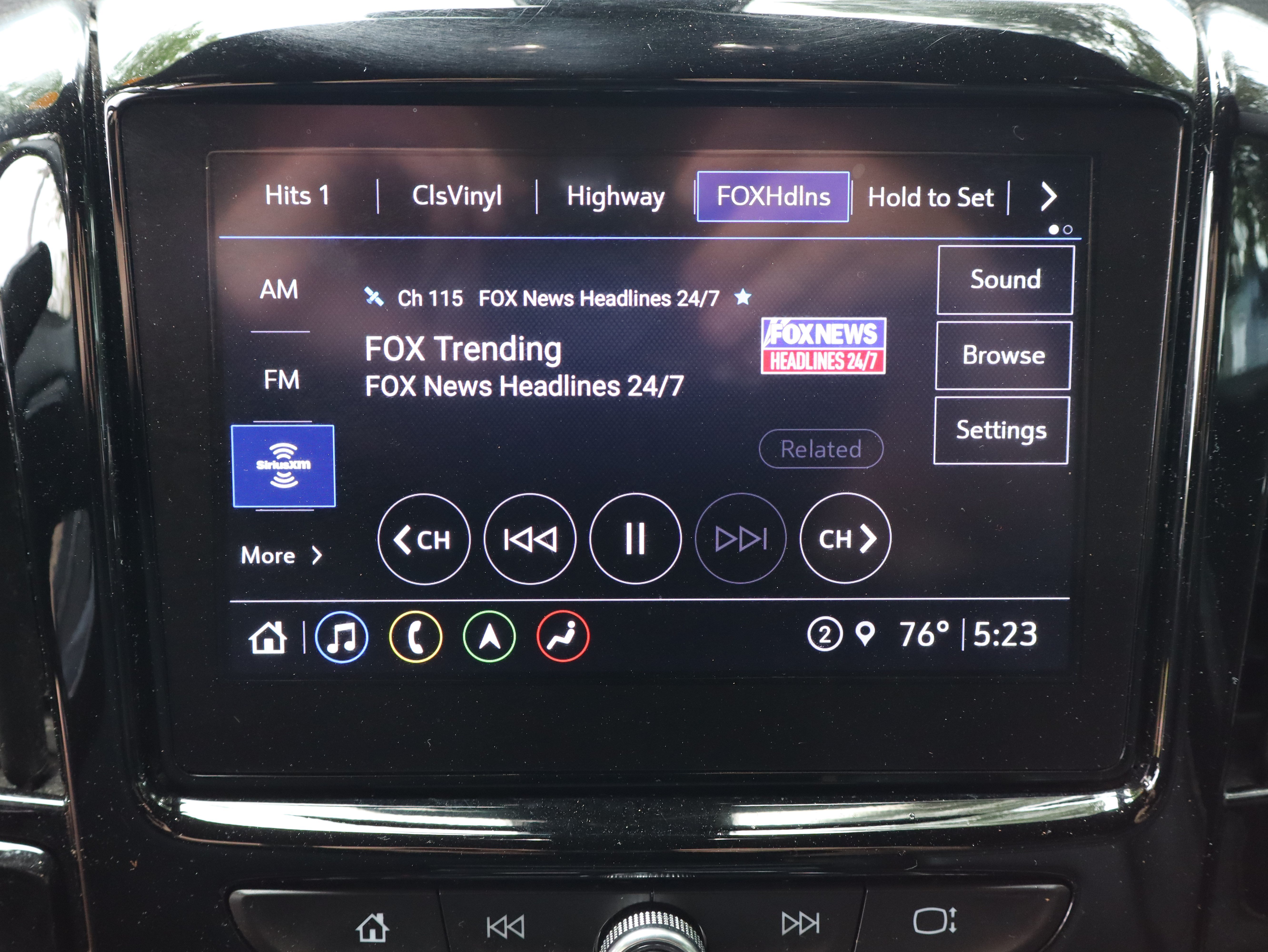 Used 2023 Chevrolet Traverse Premier FWD image 33