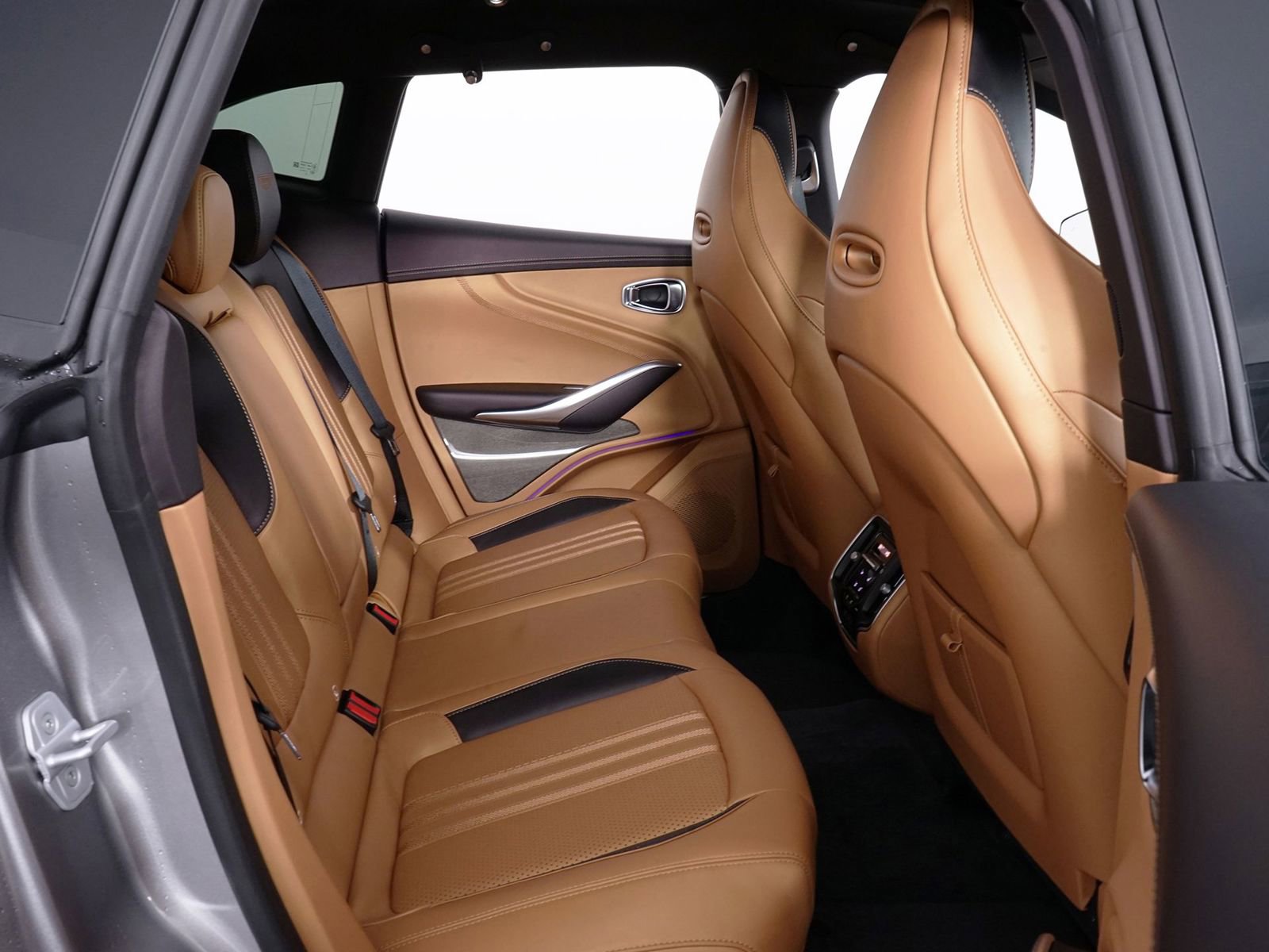 New 2026 Aston Martin DBX 707 image 31