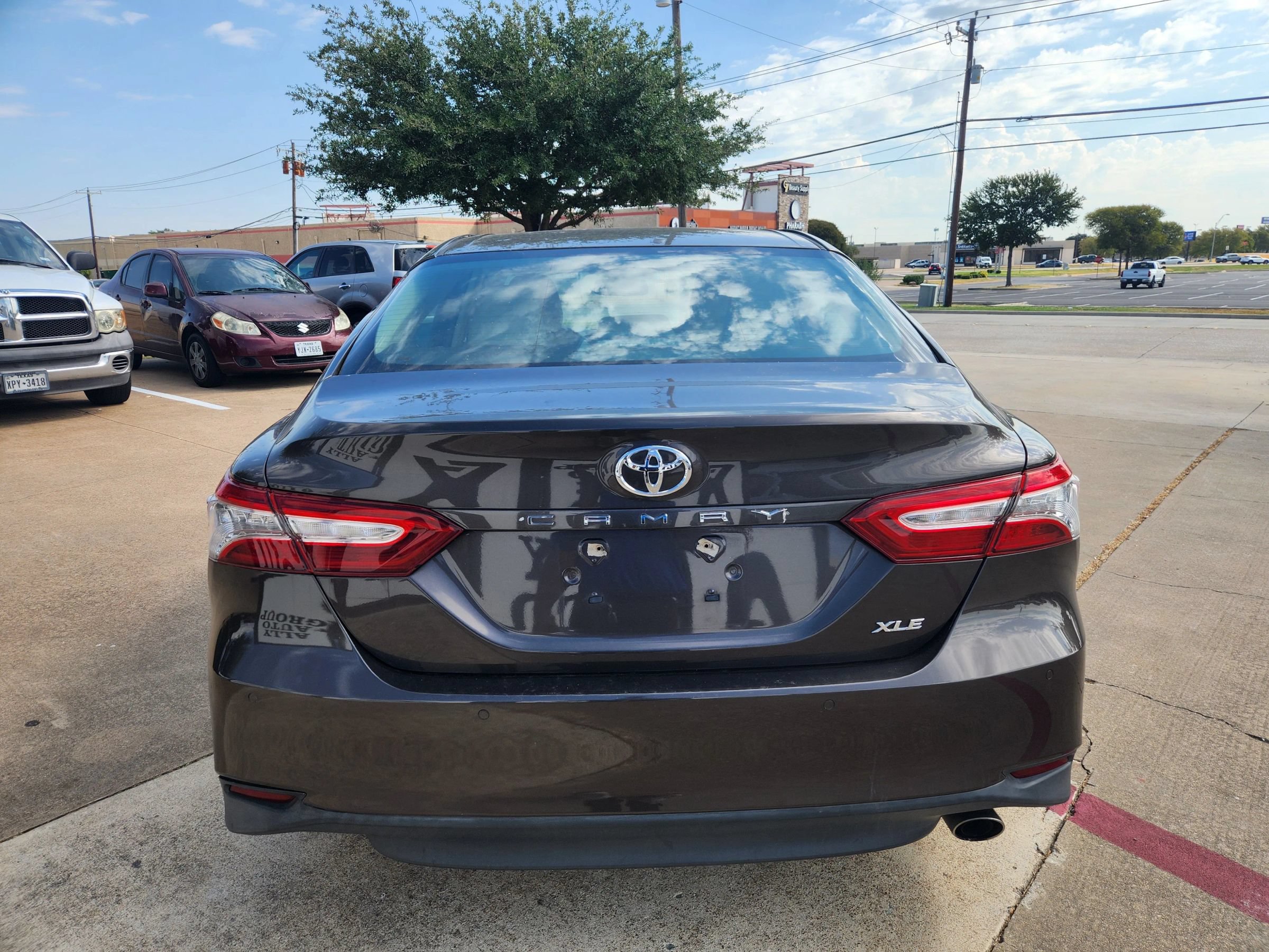 Used 2018 Toyota Camry XLE FWD image 4