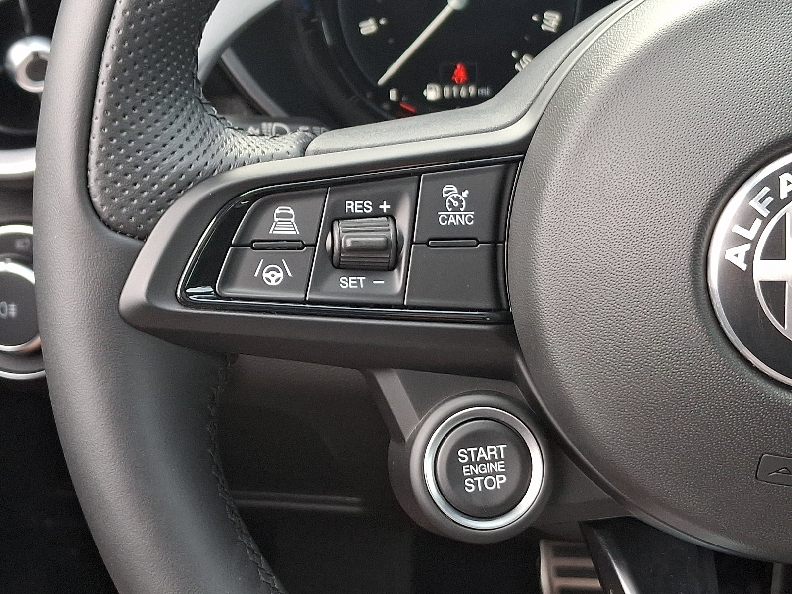 Used 2025 Alfa Romeo Giulia AWD w/ Driving Assist Package image 22
