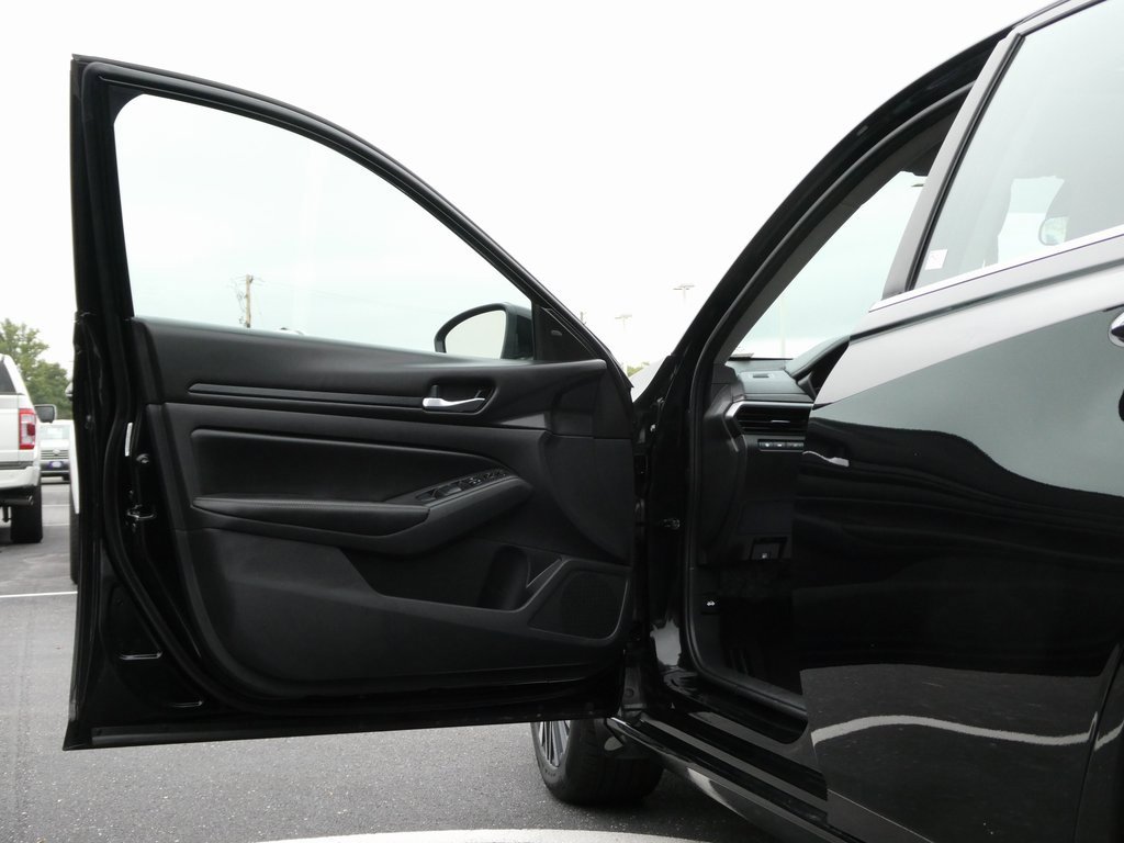 Used 2024 Nissan Altima 2.5 SV w/ SV Premium Package image 24