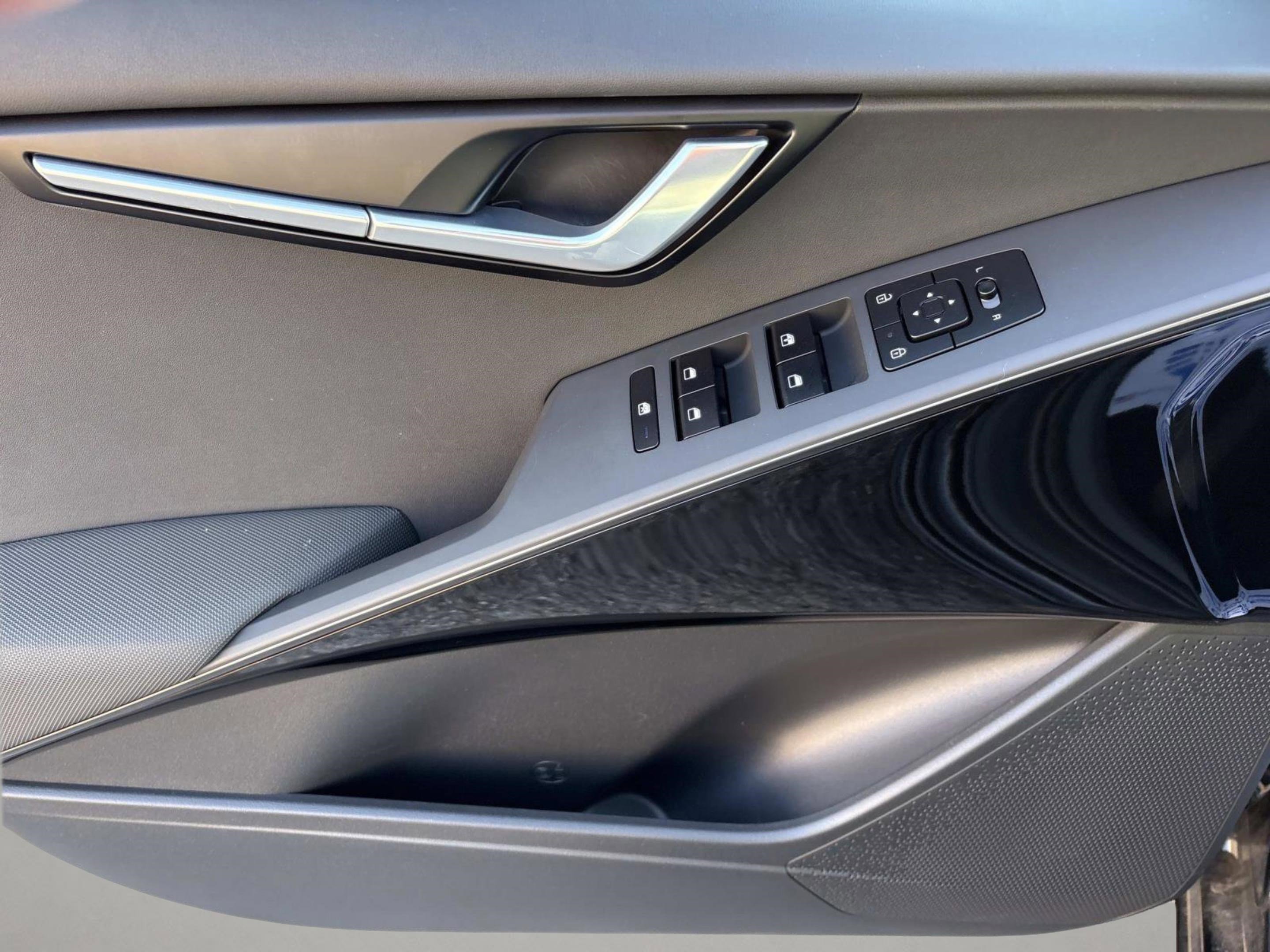 Used 2024 Kia Niro EX w/ EX Cold Weather Package image 26