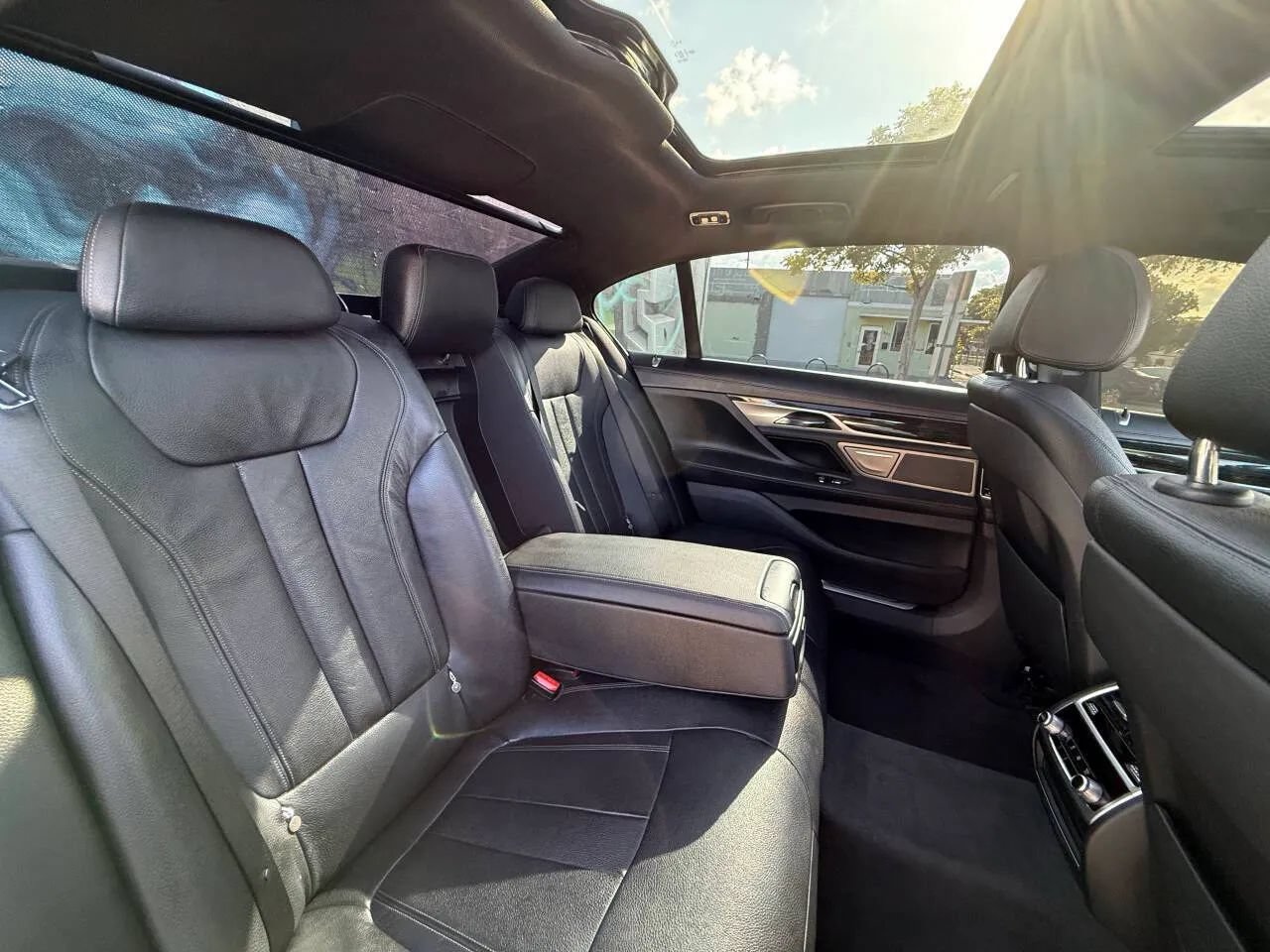 Used 2017 BMW 740i xDrive AWD/4WD image 10