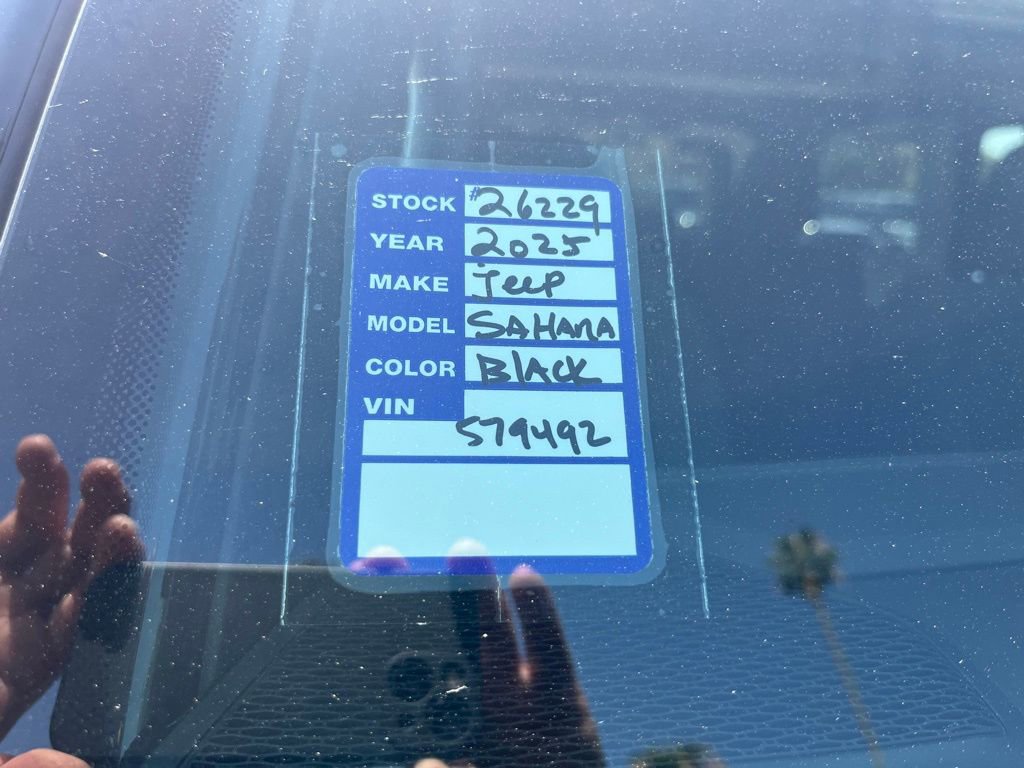 Used 2025 Jeep Wrangler Unlimited Sahara AWD/4WD image 30