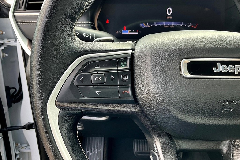 Used 2022 Jeep Grand Cherokee L Limited image 18