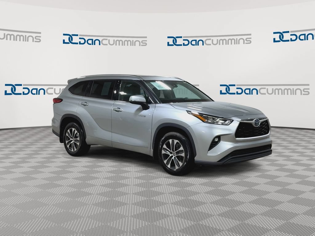 Used 2020 Toyota Highlander XLE AWD/4WD image 2