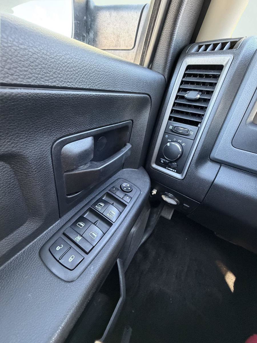 Used 2018 RAM 3500 Tradesman w/ Chrome Appearance Group AWD/4WD image 4