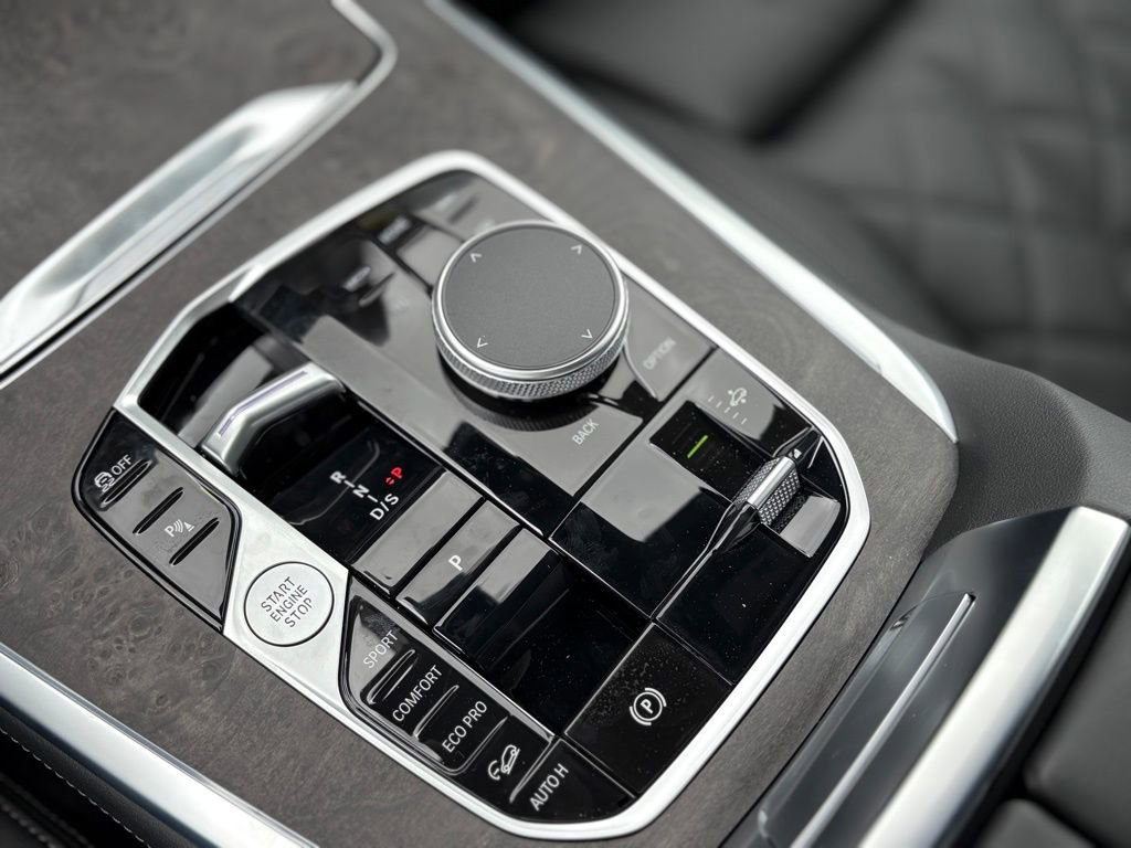 Used 2026 BMW X7 xDrive40i w/ M Sport Package image 11