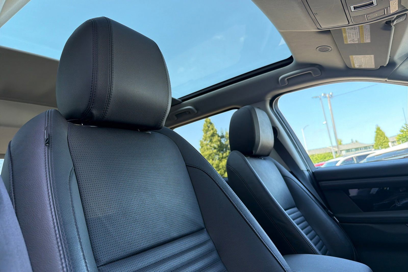 Used 2022 Land Rover Discovery Sport SE AWD/4WD image 17