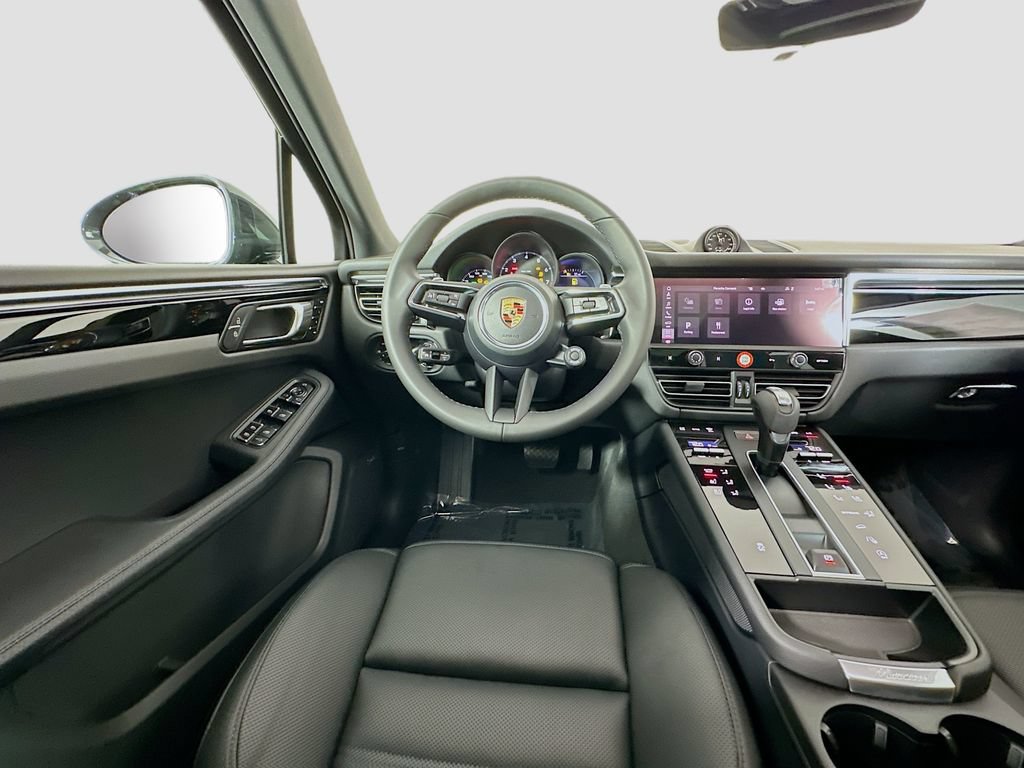 Certified 2026 Porsche Macan AWD/4WD image 24