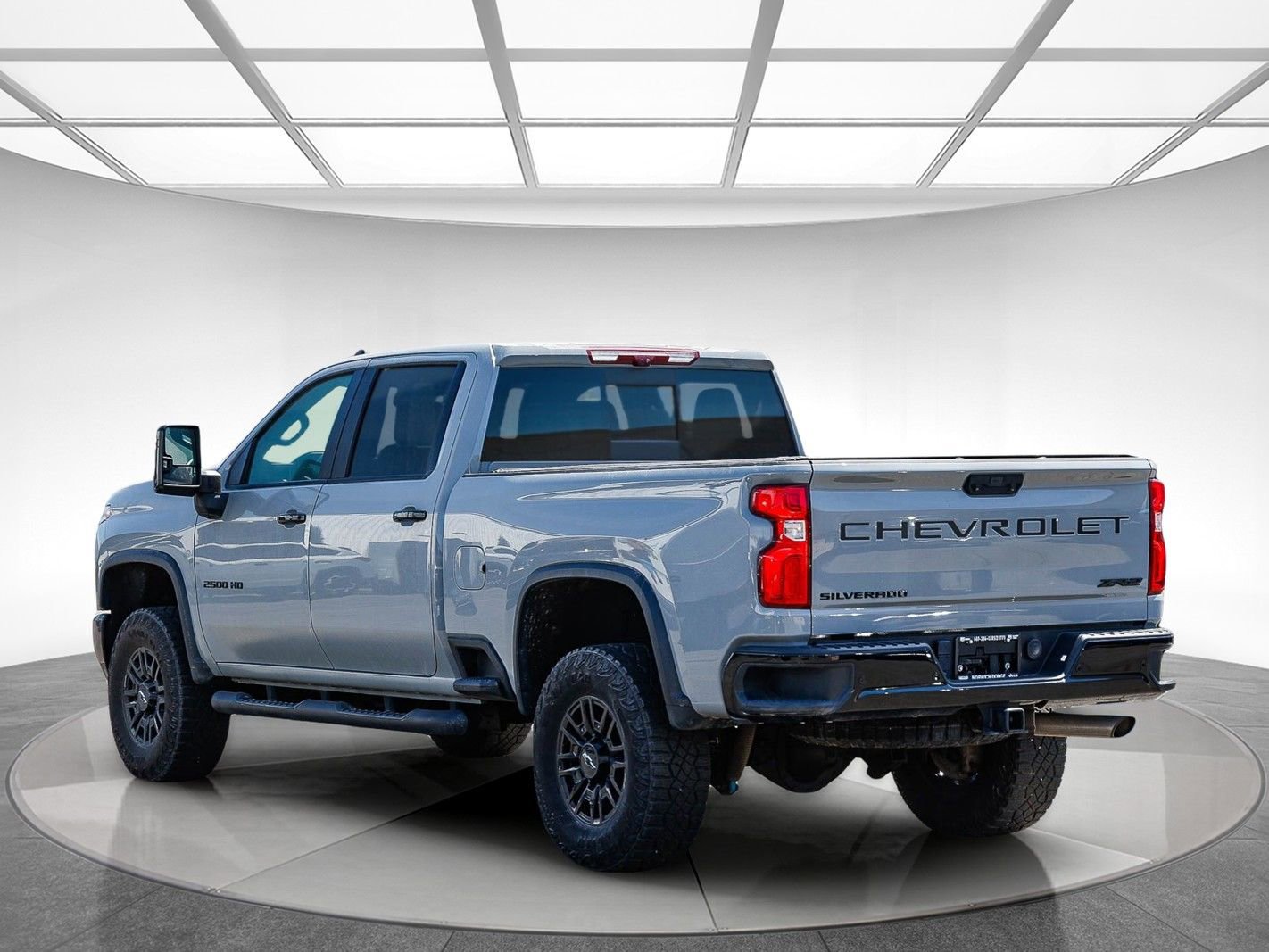 Used 2024 Chevrolet Silverado 2500 ZR2 w/ Technology Package image 2