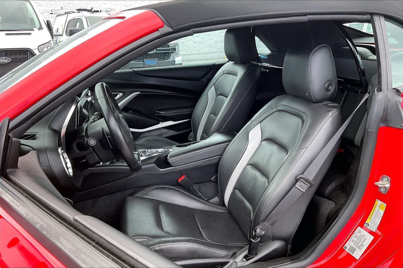 Used 2020 Chevrolet Camaro LT w/ Technology Package RWD image 11