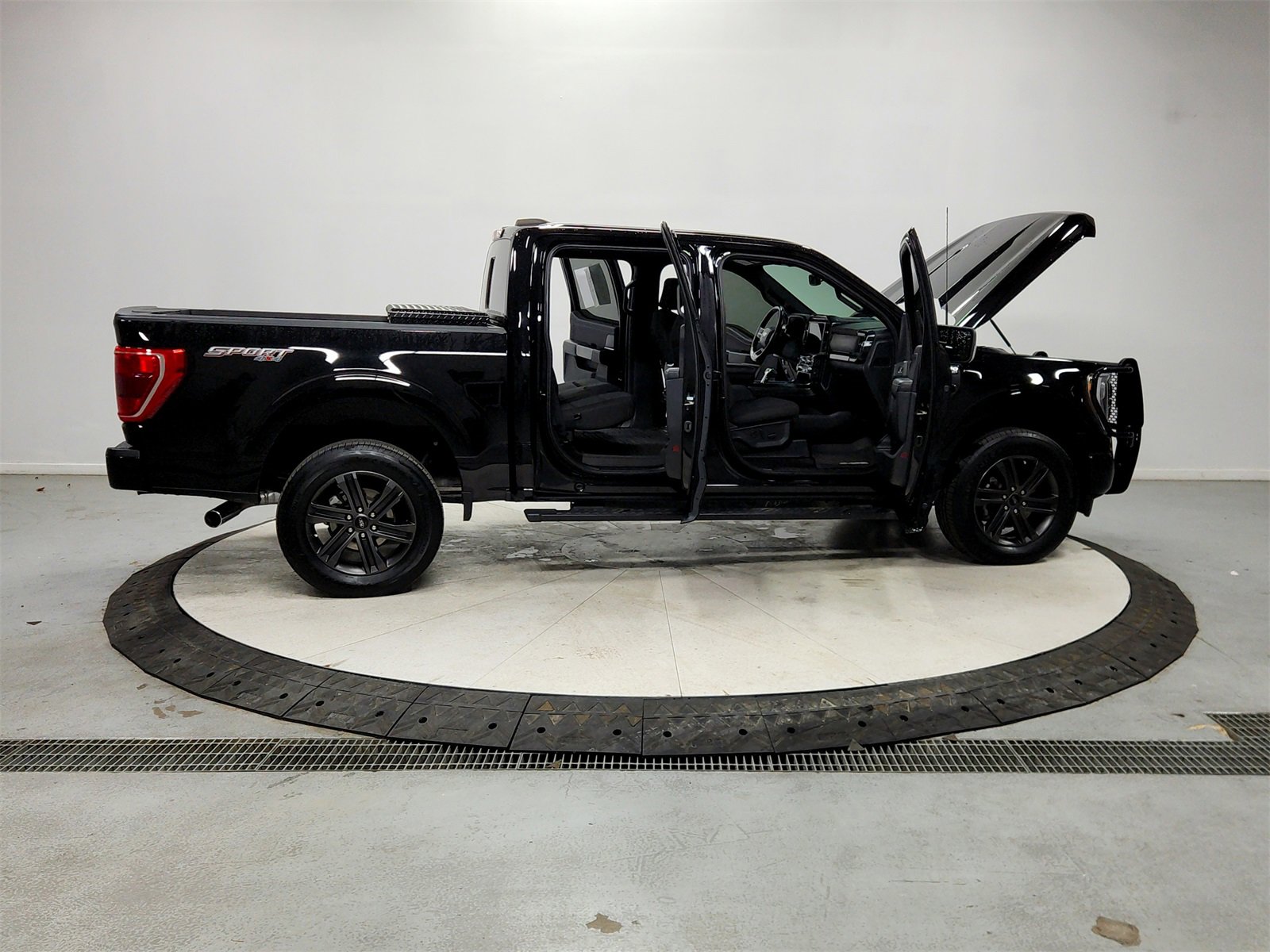 Used 2022 Ford F150 XLT w/ Equipment Group 302A High image 16