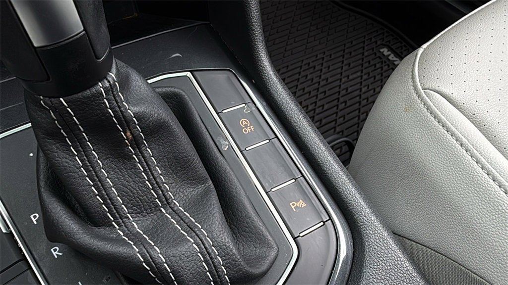 Used 2021 Volkswagen Tiguan SE R-Line image 27