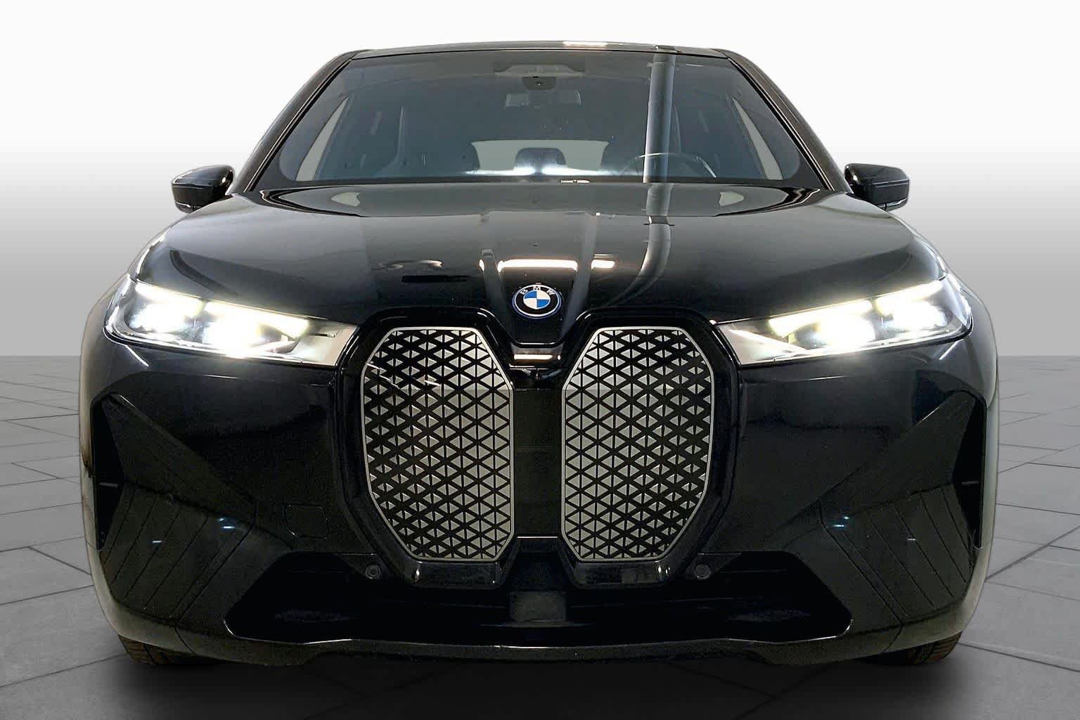 Used 2023 BMW iX xDrive50 w/ Premium Package AWD/4WD image 3