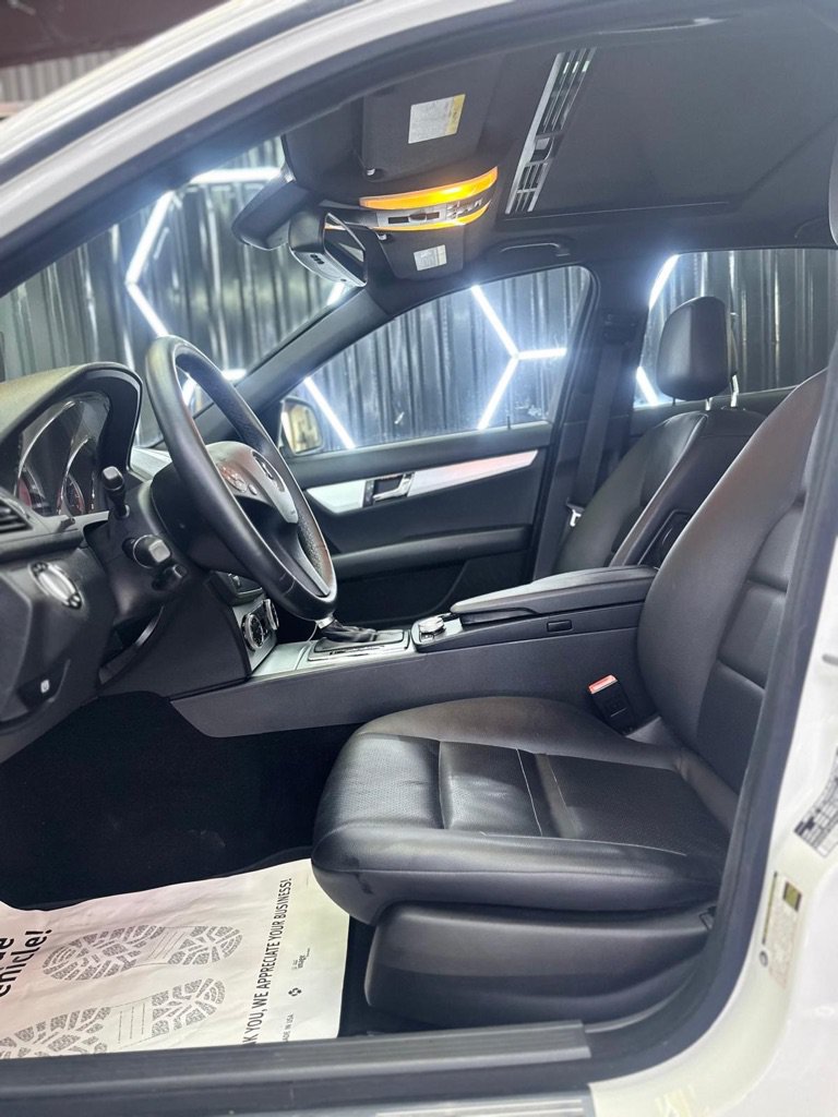 Used 2009 Mercedes-Benz C 300 Sedan image 31