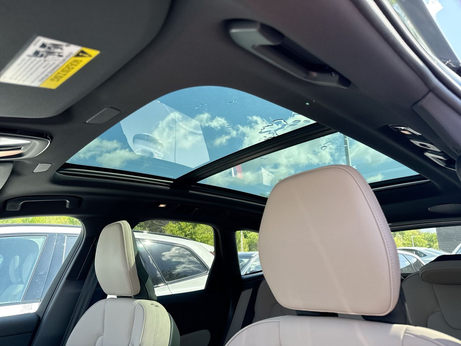 New 2026 Volvo XC60 B5 Plus w/ Protection Package Premier AWD/4WD image 24