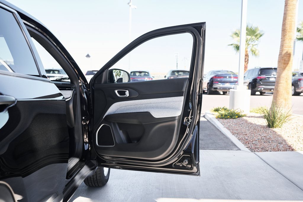 Used 2023 Jeep Compass Sport image 11