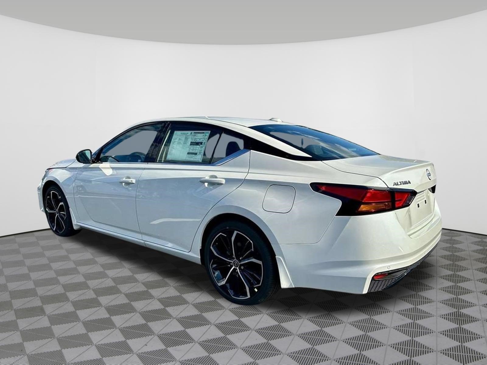 Certified 2025 Nissan Altima 2.5 SR w/ SR Premium Package FWD image 16