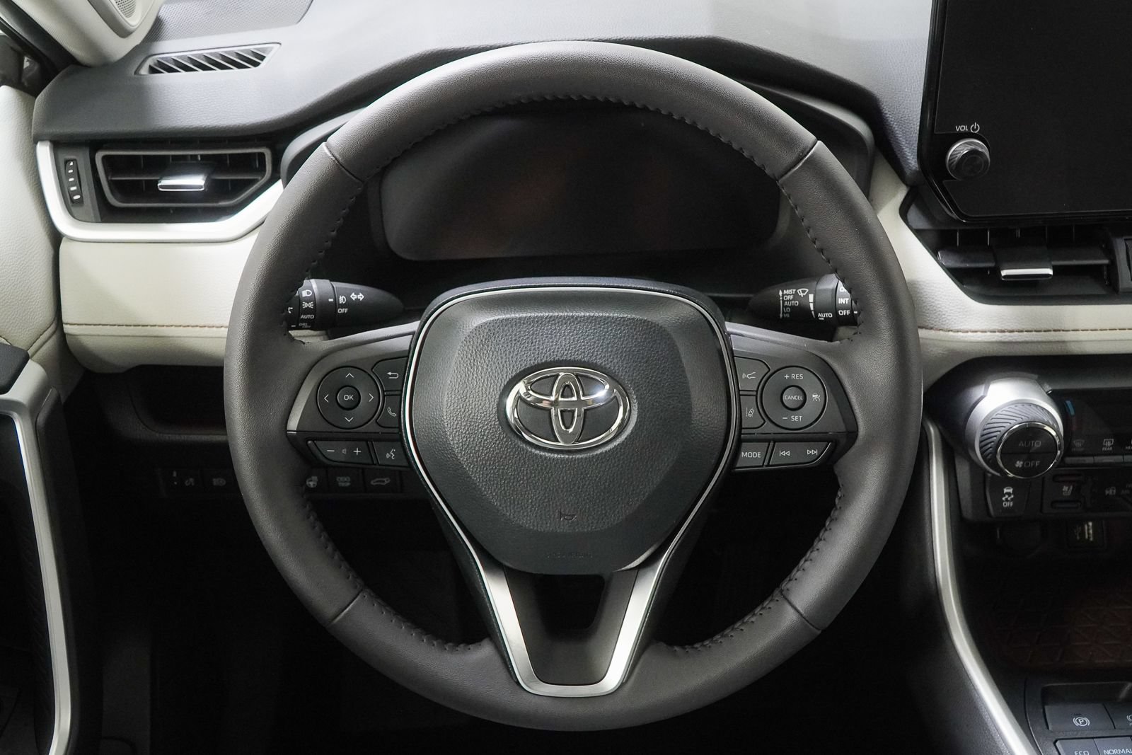 Used 2025 Toyota RAV4 Limited w/ Weather Package AWD/4WD image 23