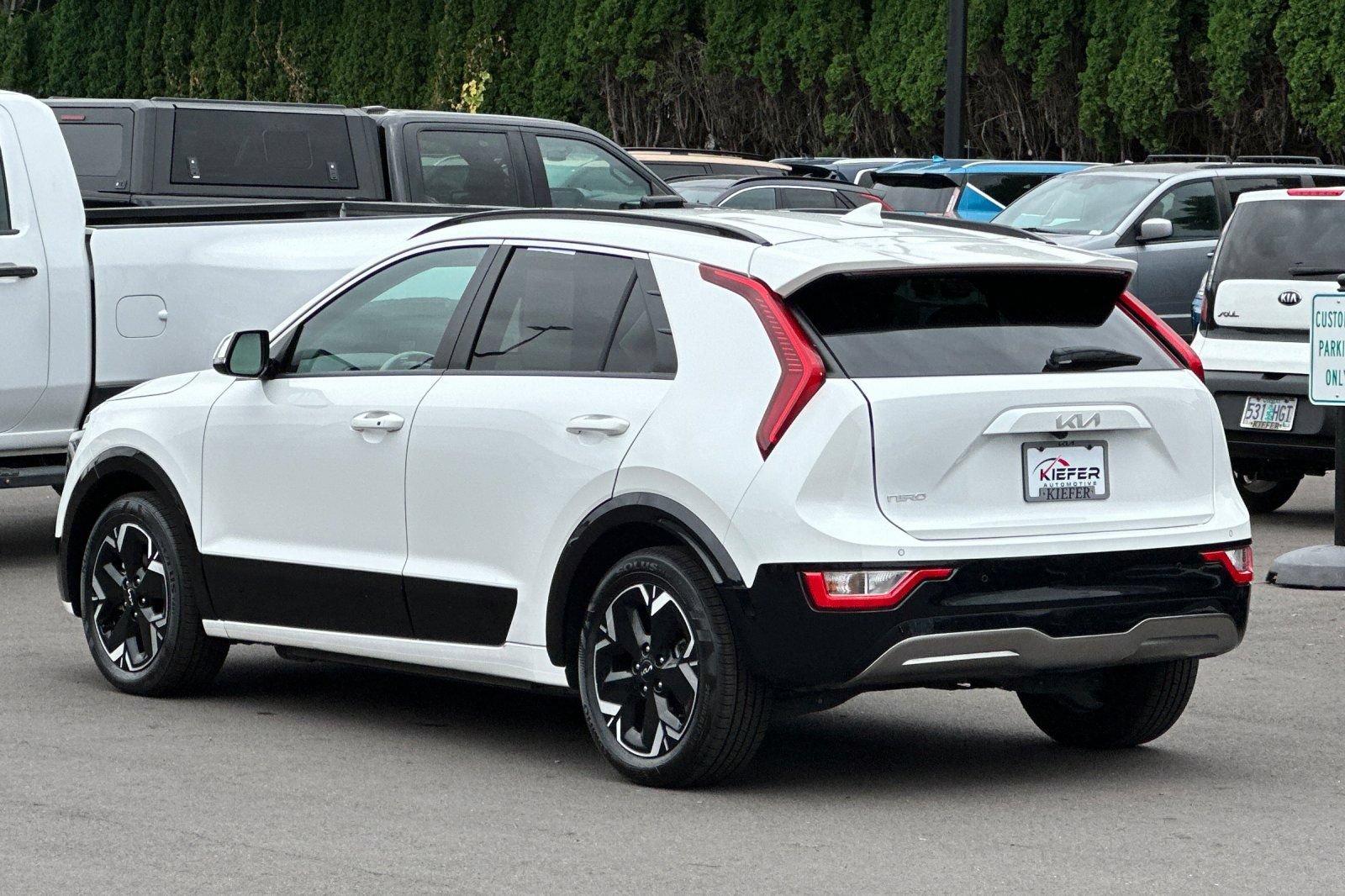 Certified 2023 Kia Niro Wind w/ Wind Preserve Package FWD image 6