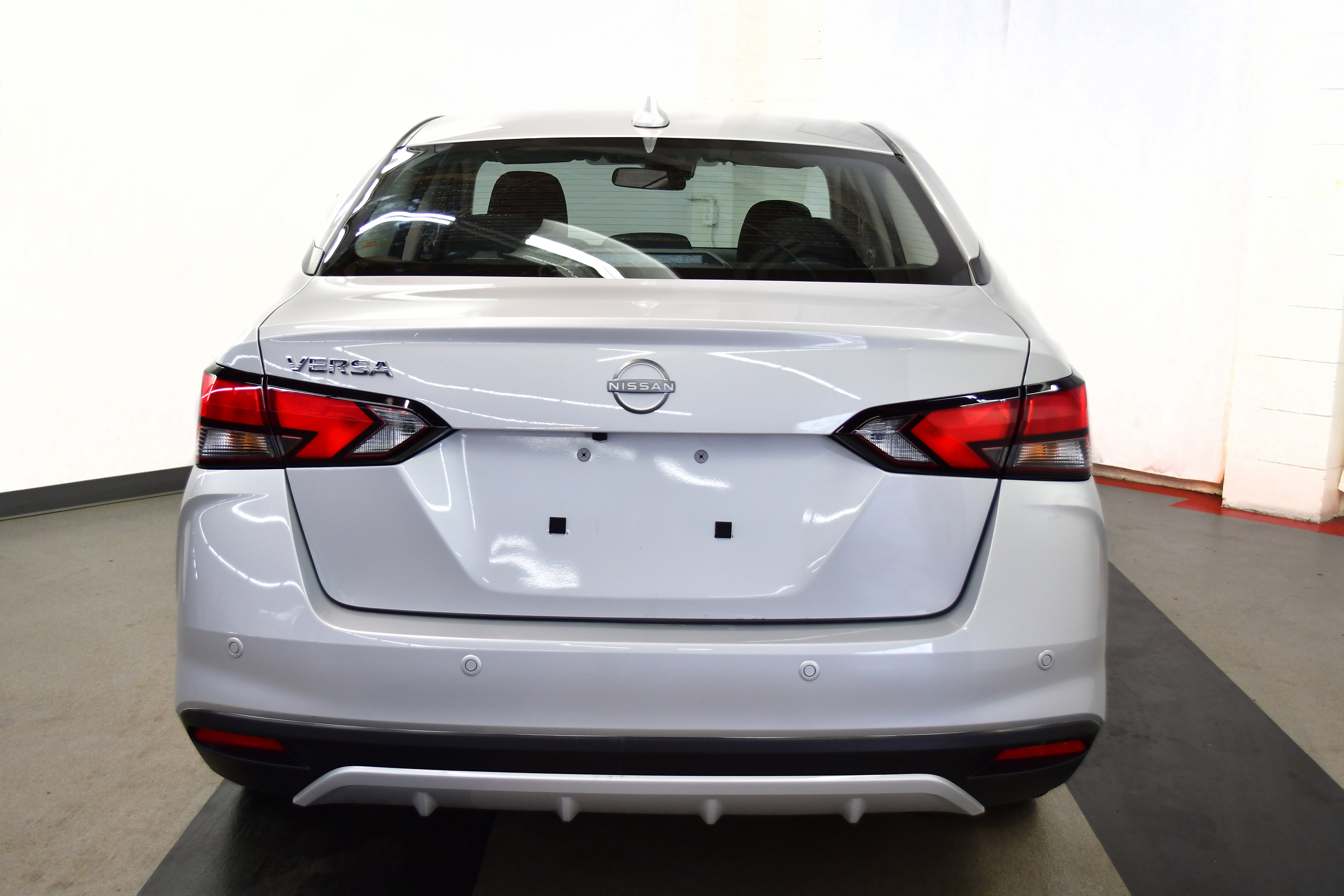 Used 2025 Nissan Versa SV image 6