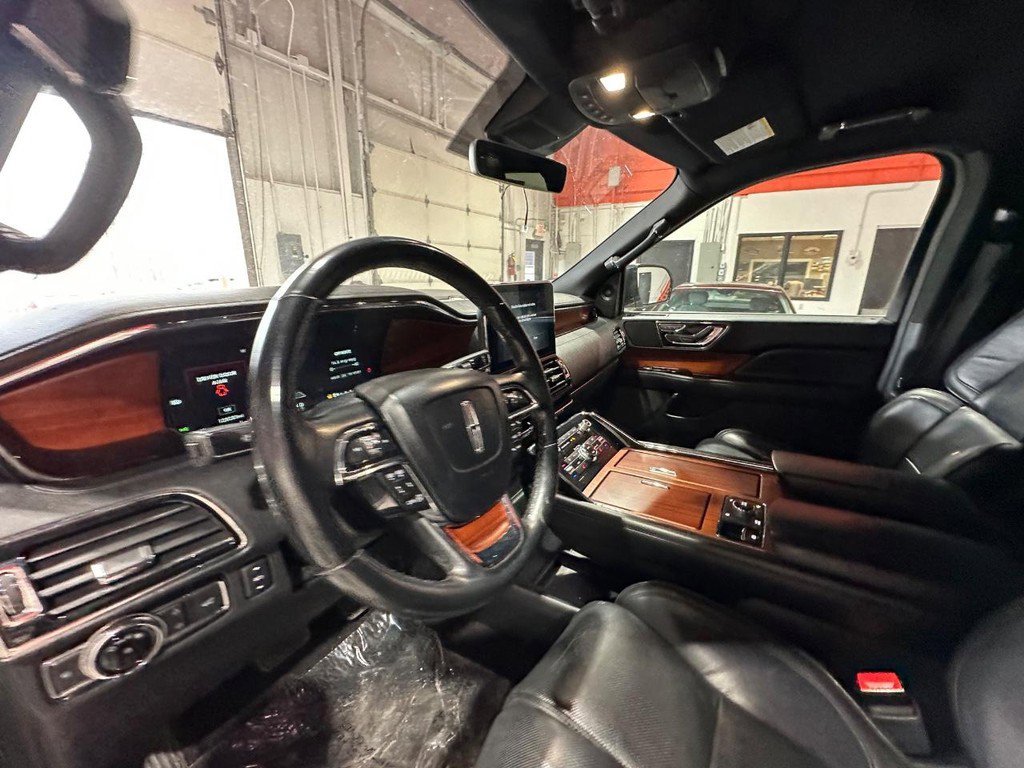 Used 2018 Lincoln Navigator Select w/ Technology Package image 17