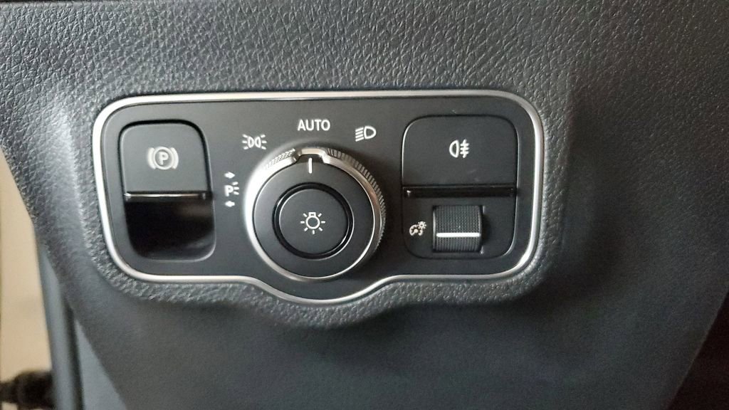 Used 2022 Mercedes-Benz GLB 35 AMG 4MATIC image 27