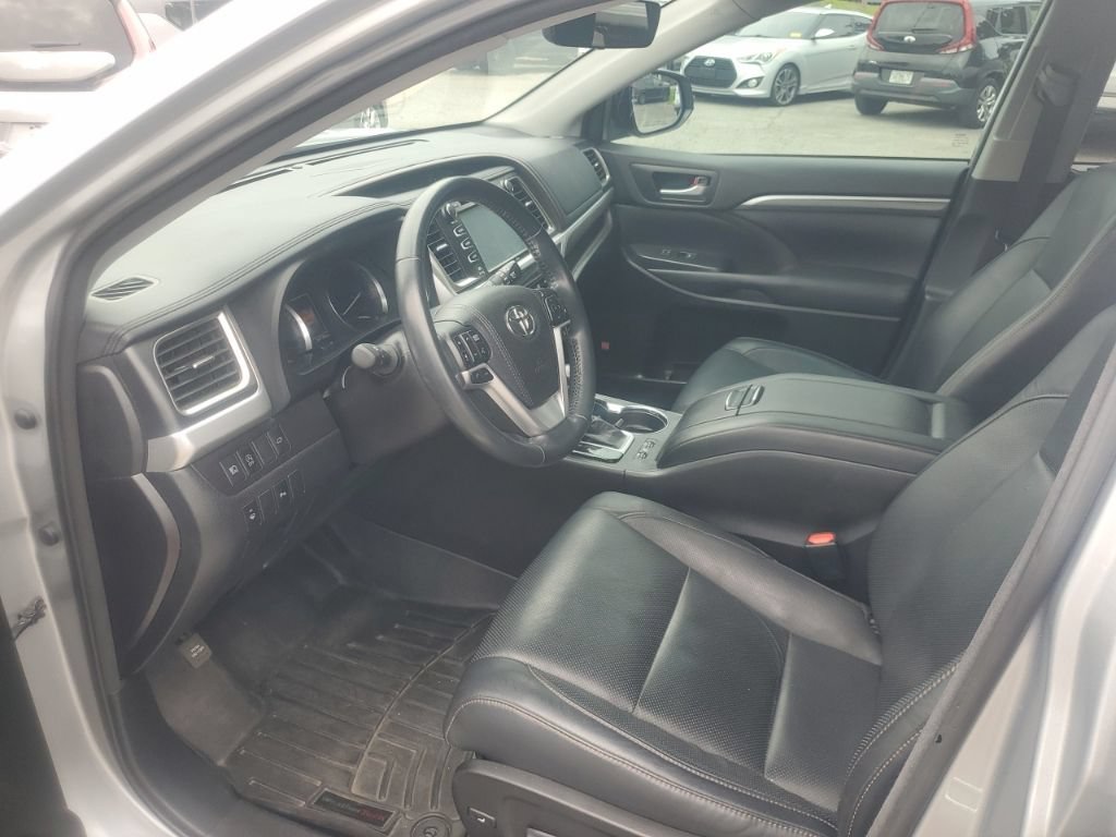 Used 2018 Toyota Highlander Limited FWD image 11