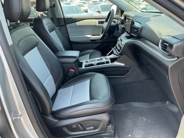 Used 2024 Ford Explorer XLT w/ Equipment Group 202A AWD/4WD image 26