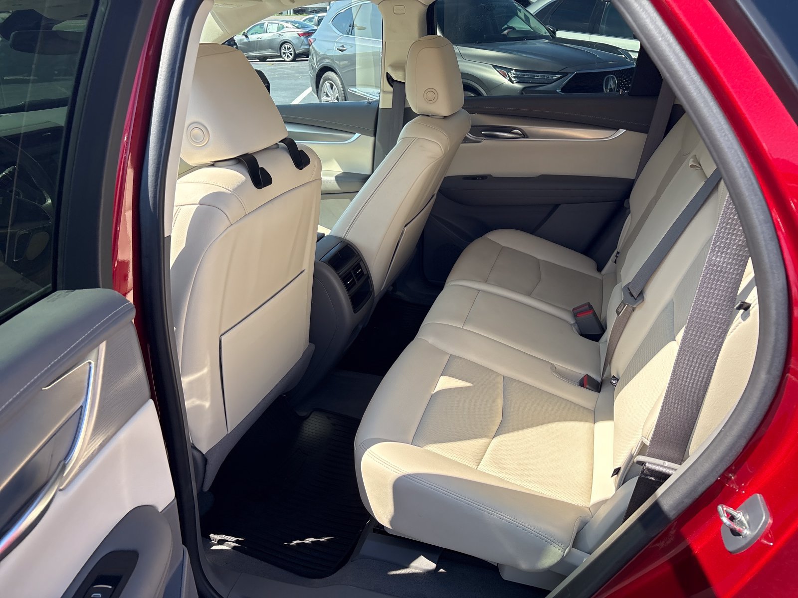 Used 2024 Cadillac XT5 Premium Luxury w/ LPO, Floor Liner Package AWD/4WD image 32