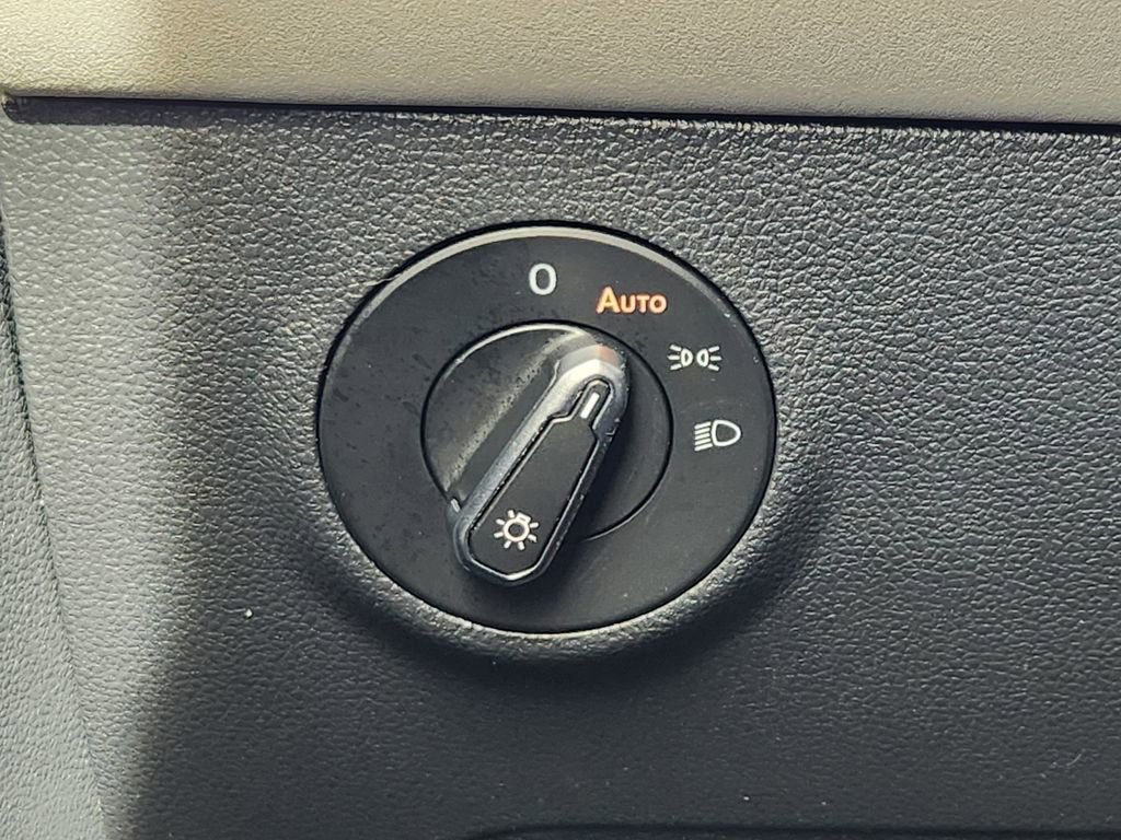 New 2025 Volkswagen Taos SE image 12