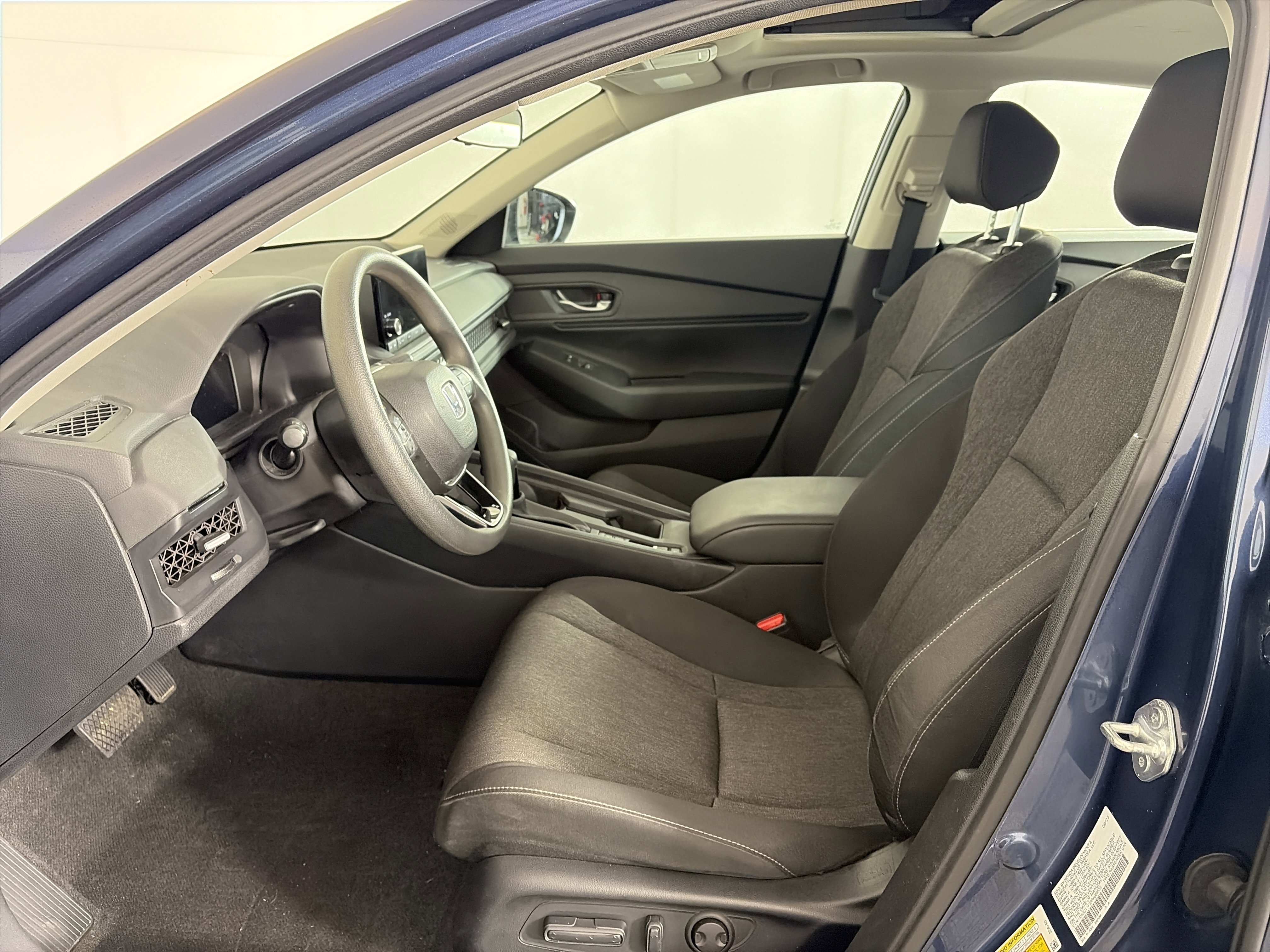 Used 2023 Honda Accord EX image 6