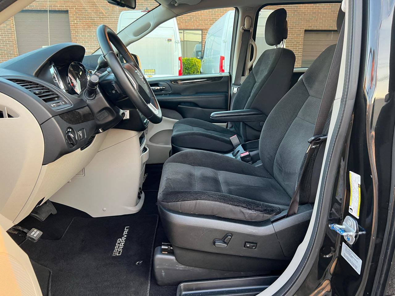 Used 2017 Dodge Grand Caravan SE w/ Power Window Group FWD image 15