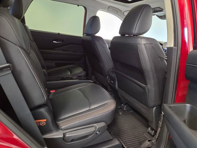 Used 2024 Nissan Pathfinder SL w/ SL Premium Package image 16