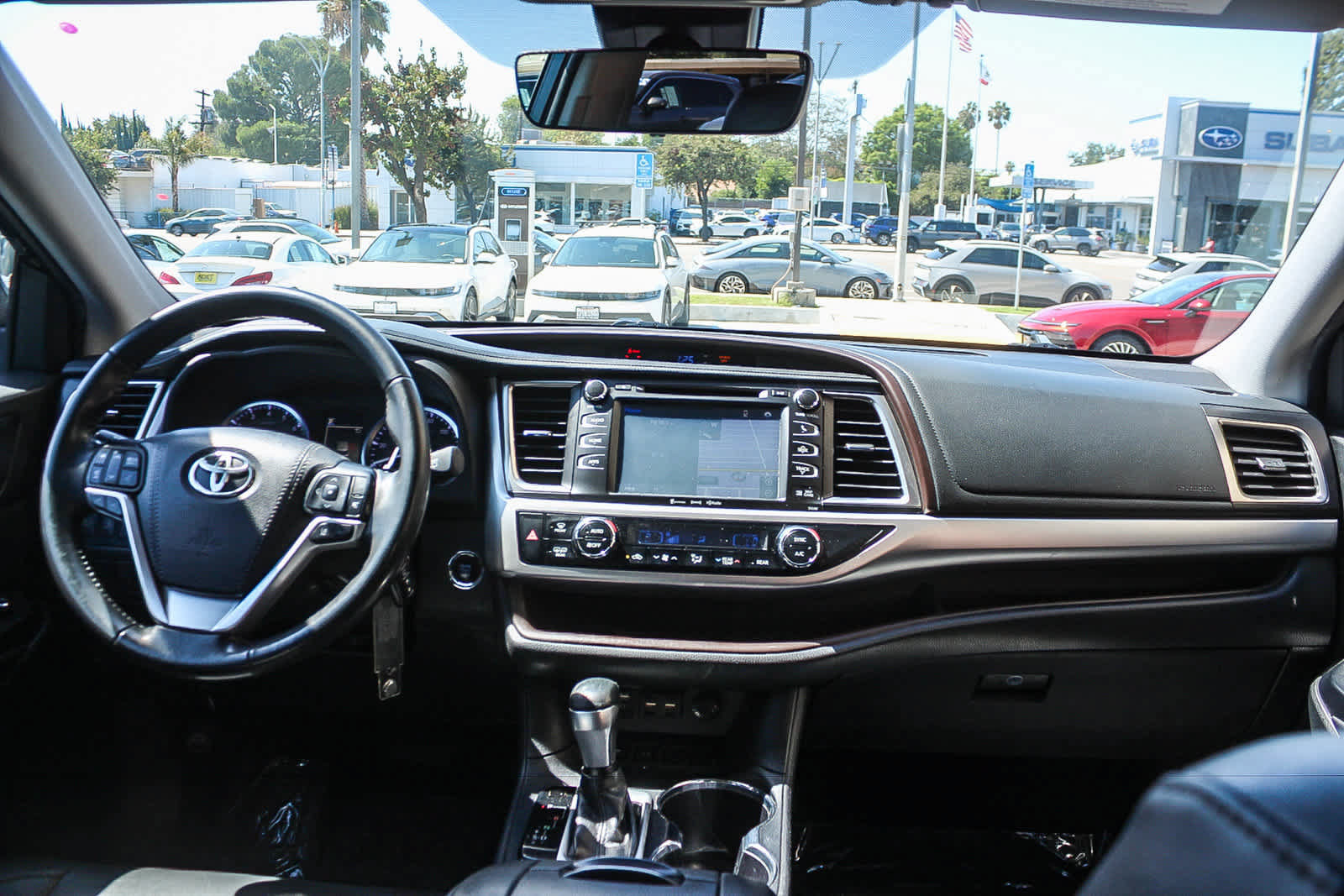 Used 2019 Toyota Highlander XLE FWD image 16